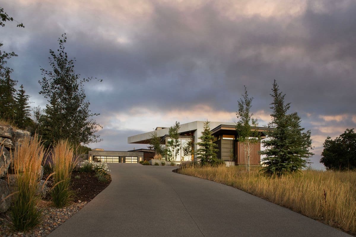 Pinnacle Home — approach