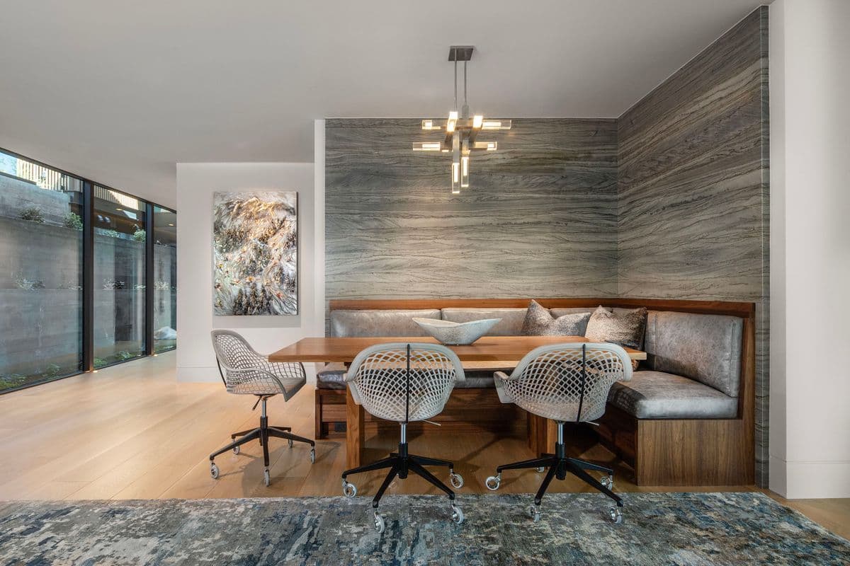 Pinnacle Home — breakfast nook