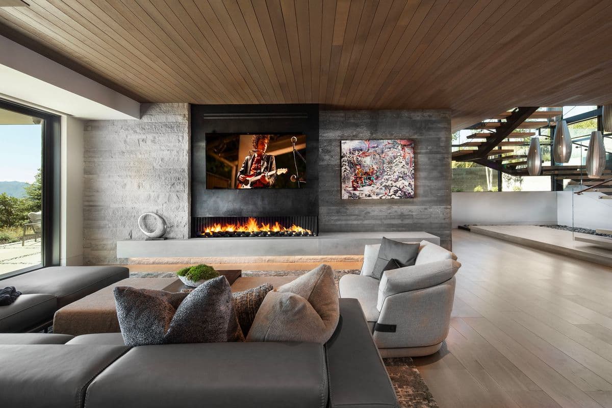 Pinnacle Home — family room