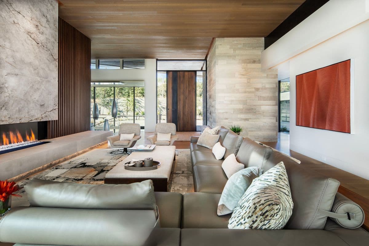 Pinnacle Home — living room