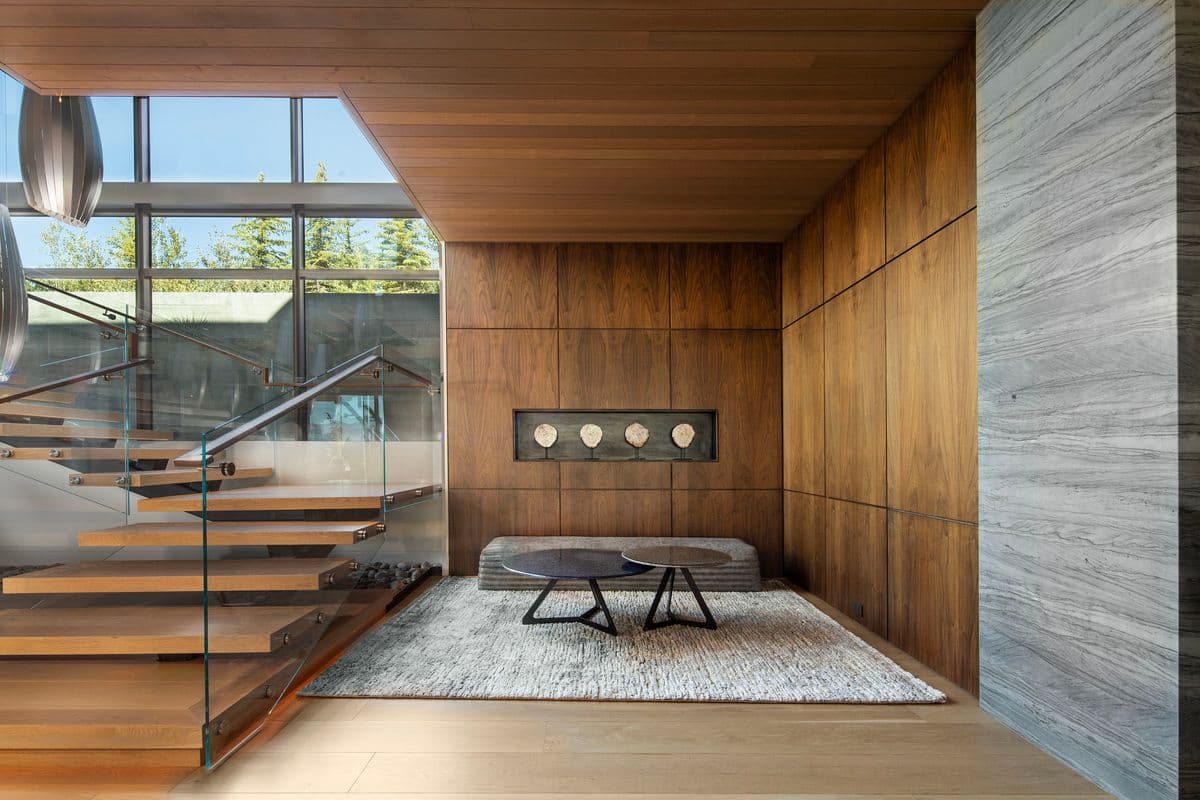 Pinnacle Home — stair landing