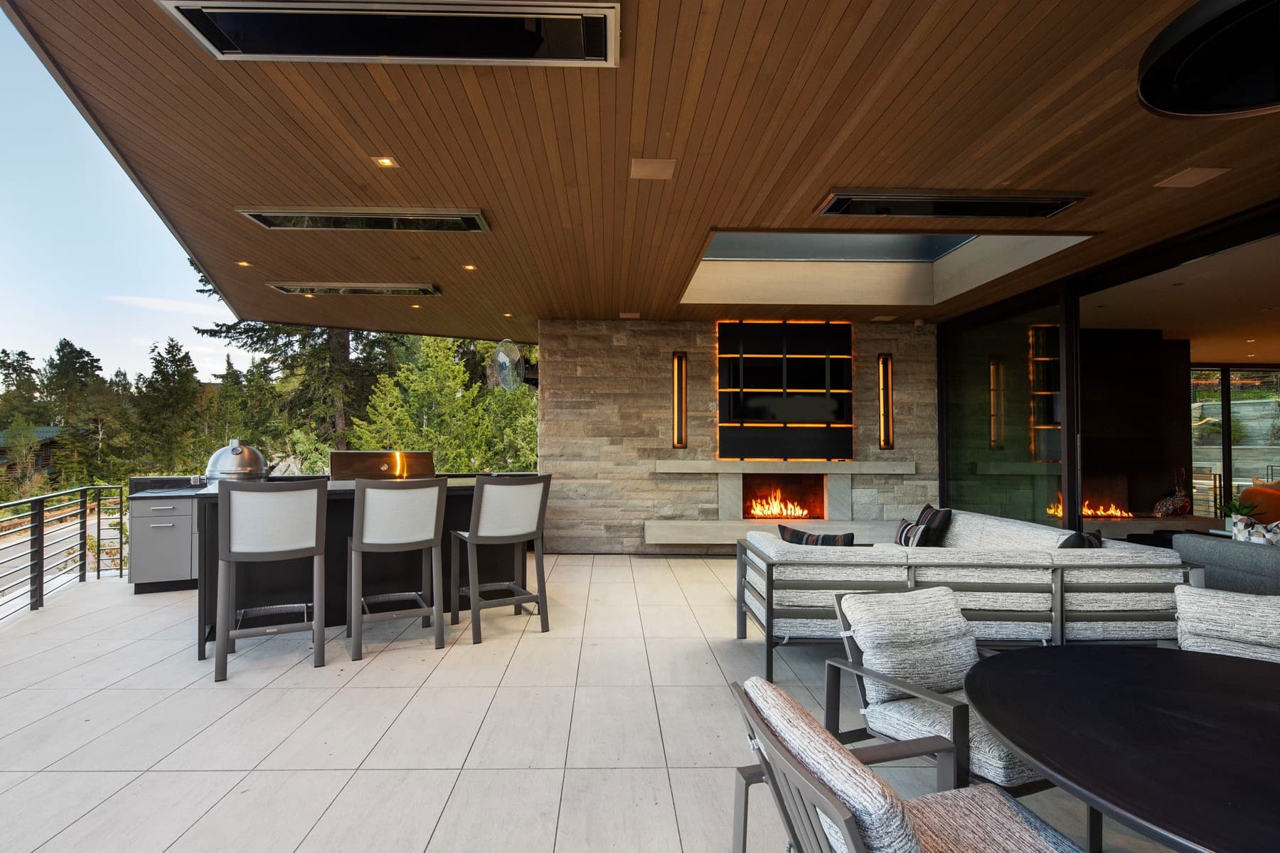 Rising Star — covered terrace