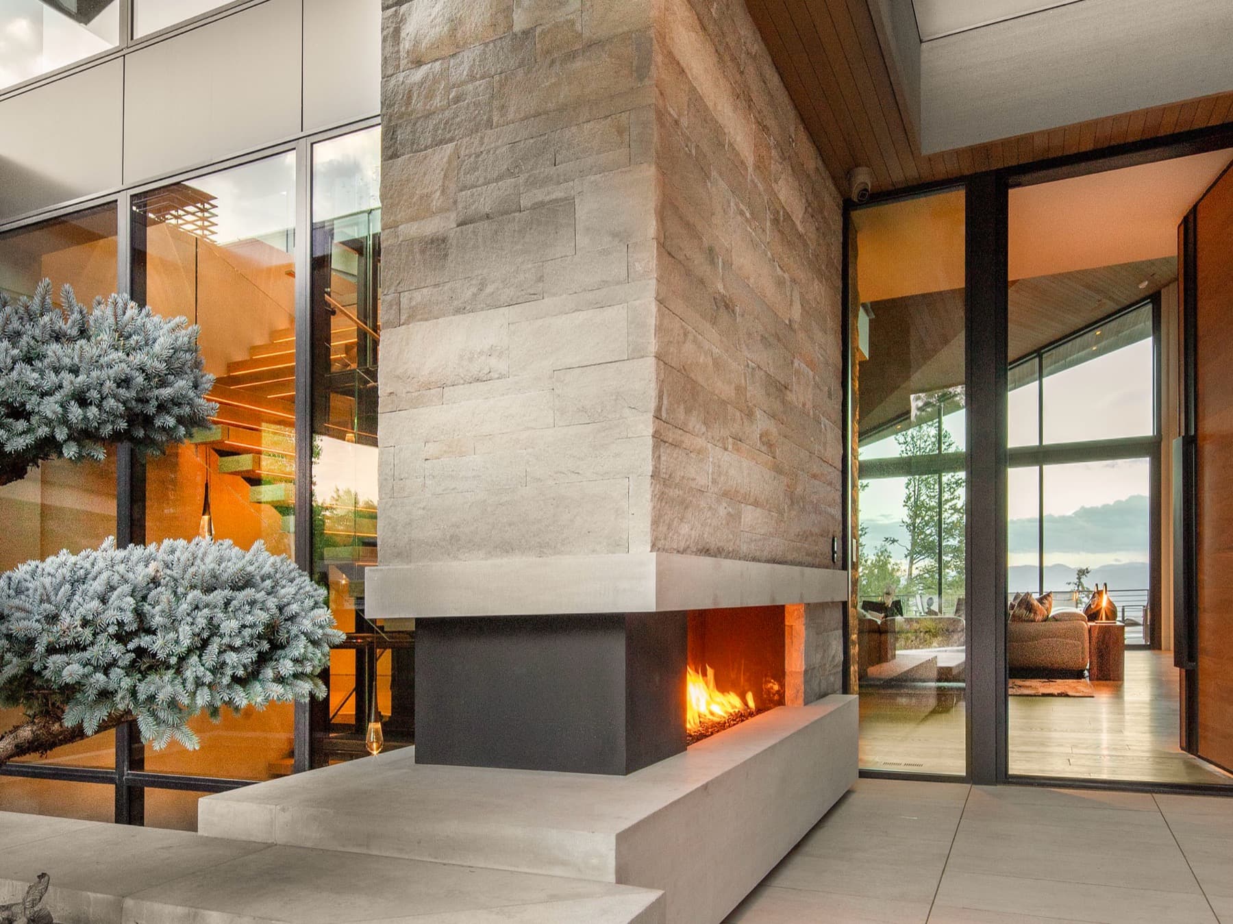 Rising Star — entry fireplace