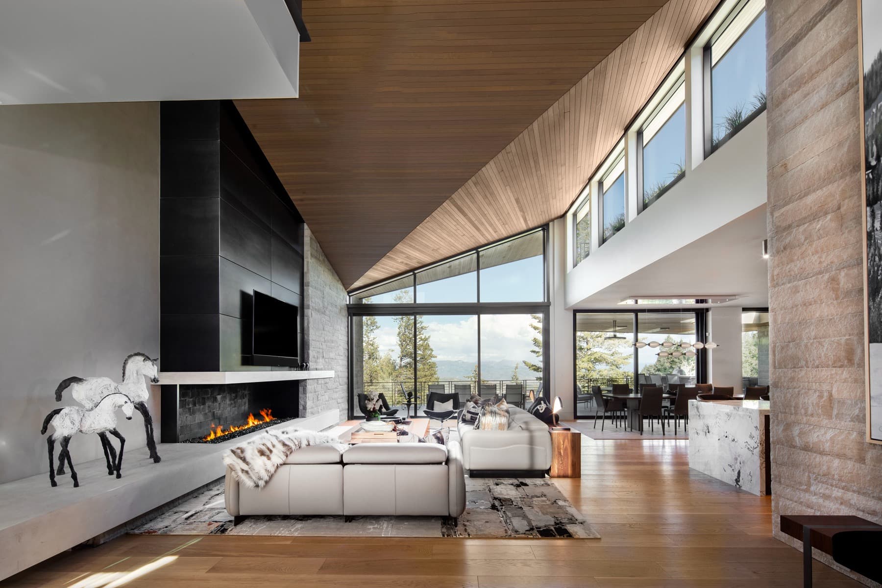 Rising Star — great room and dining