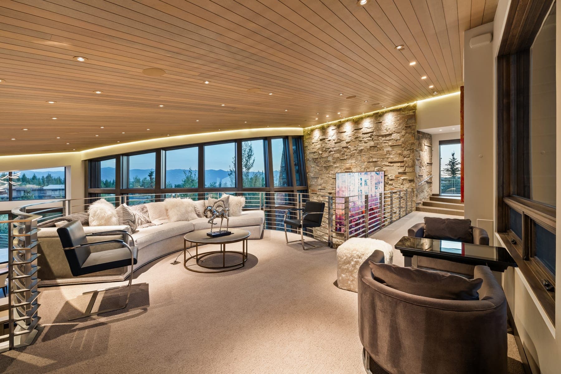 Sunny Ridge — loft lounge