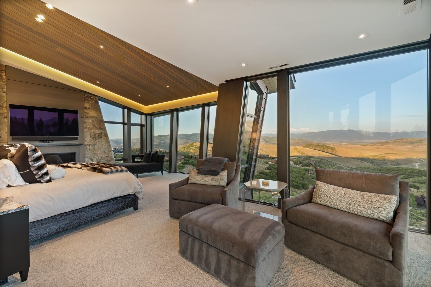 Sunny Ridge — primary suite