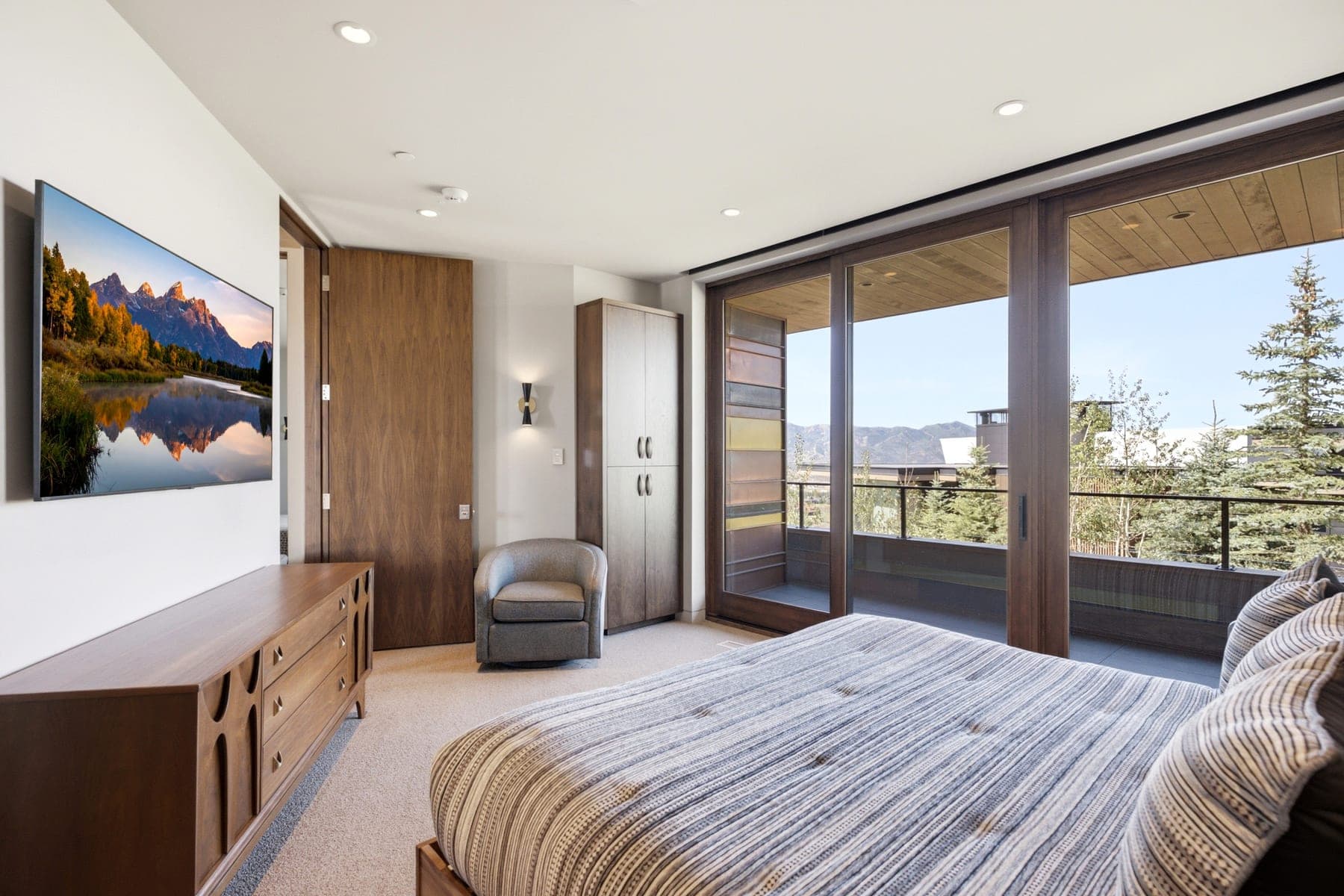 Vandamm Home — guest bedroom