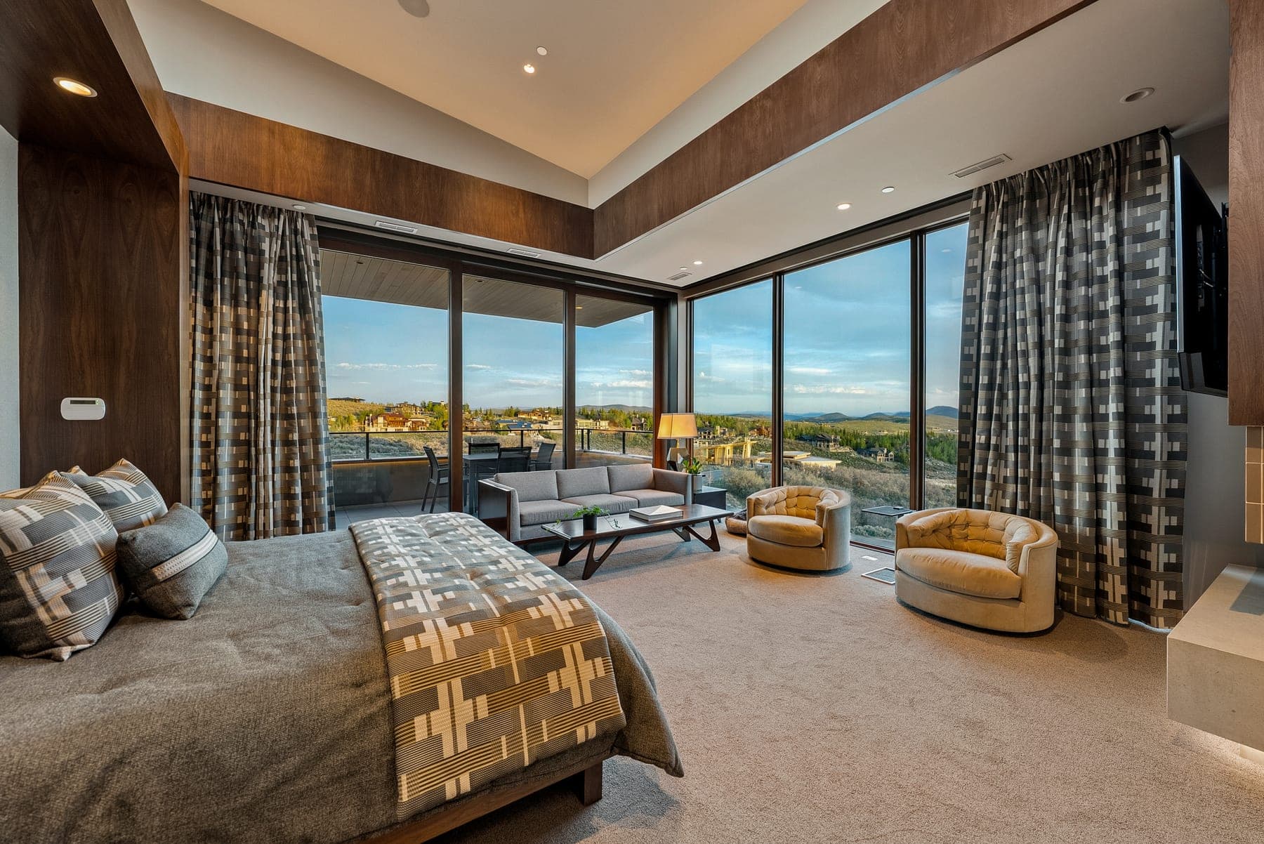Vandamm Home — primary suite